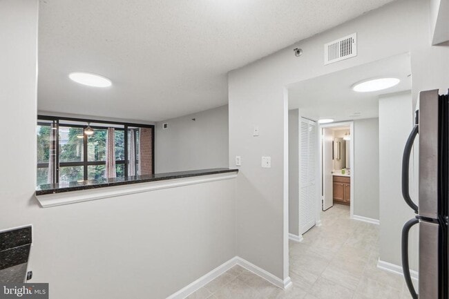 Photo - 1001 N Randolph St Unidad 112