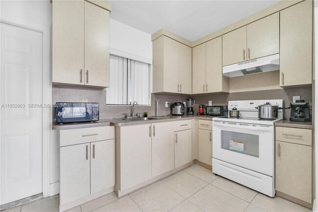 Photo - 9 W 16th St Unit 9