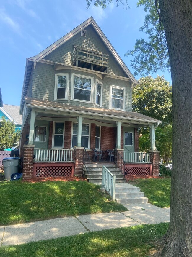 Photo - 1932 E Webster Pl Unidad 1932