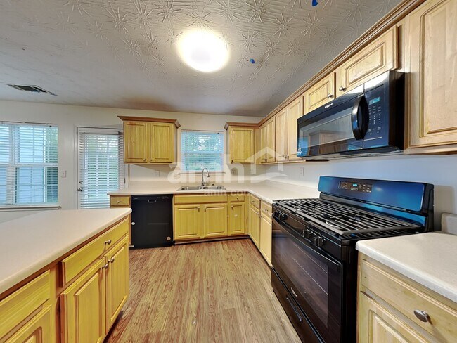 Photo - 247 River Pass Ct NE