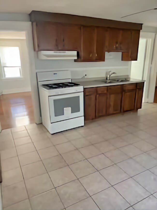 Kitchen - 10 Downs Ave Apartments Unit 2