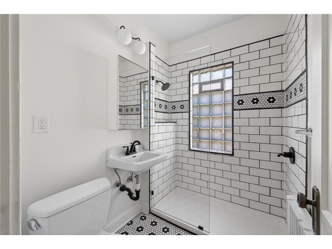 Photo - 971 Goodrich Ave