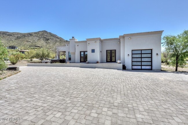 5861 E Cloud Rd