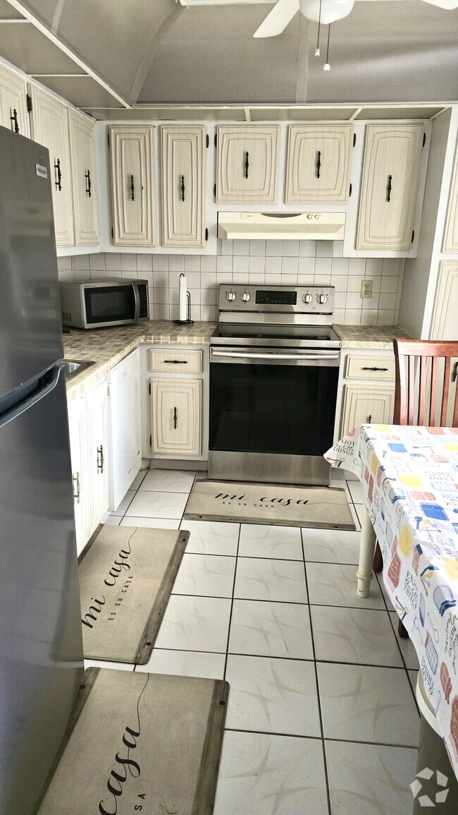 Building Photo - 2821 Somerset Dr Unit Somerset Rental