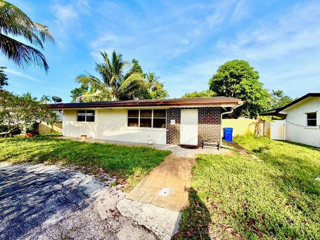 Building Photo - 1160 NW 77th Way