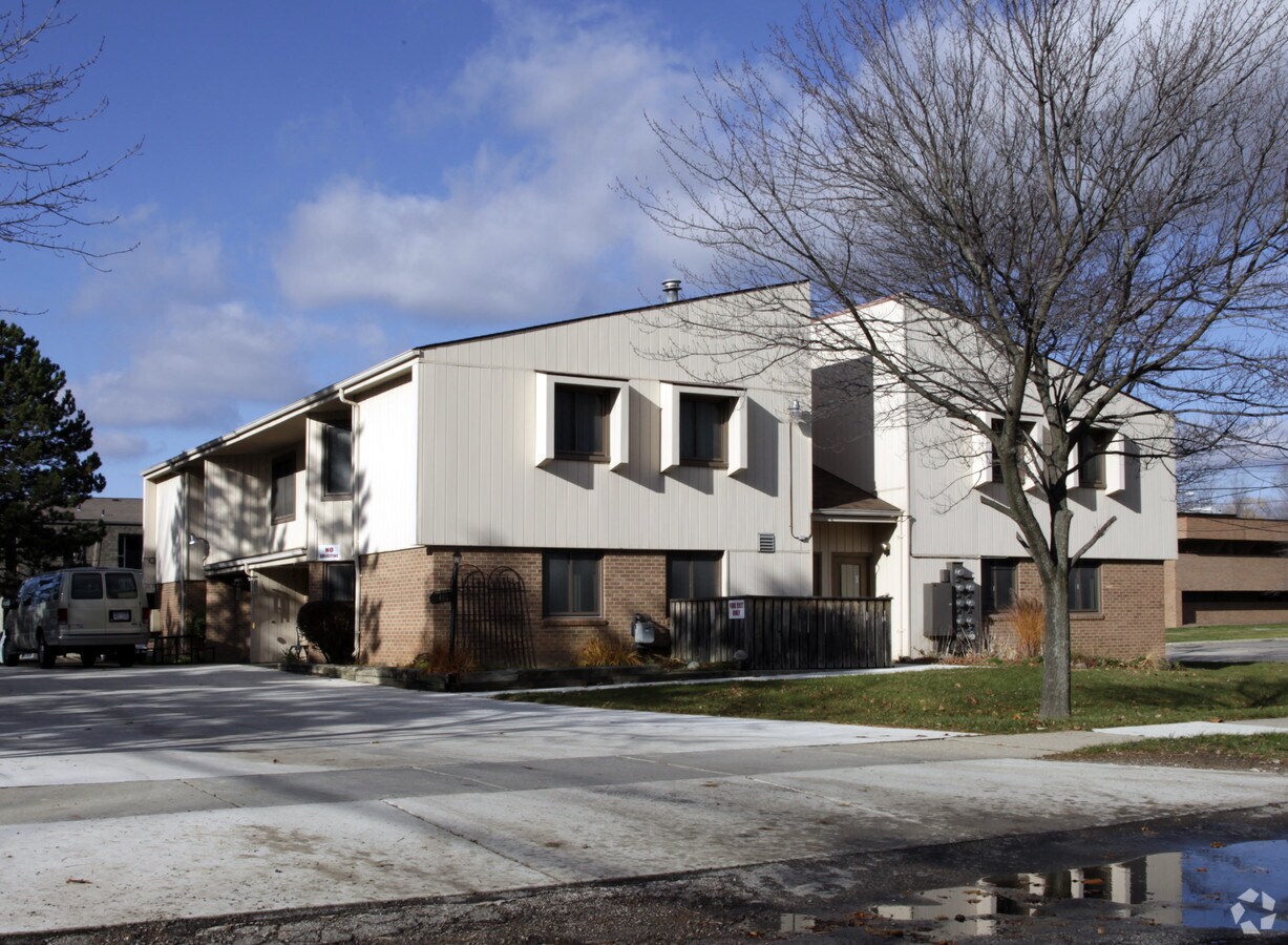 Photo - 16411 W 12 Mile Rd Apartments
