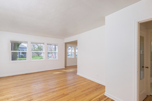 Photo - 61st & Halsey