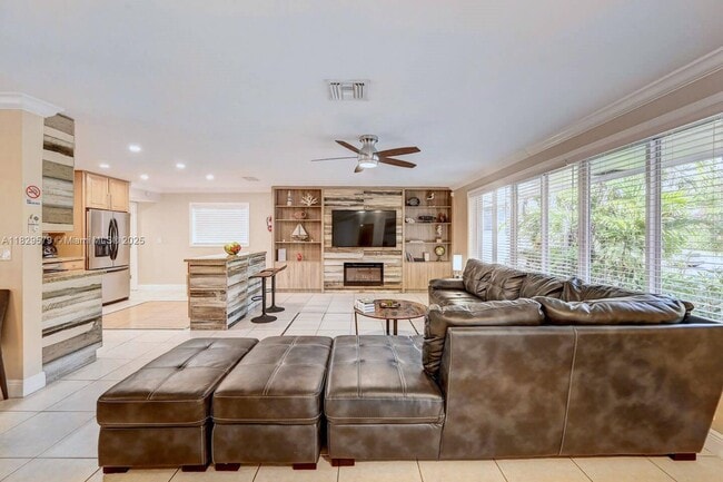 Photo - 1228 Johnson St