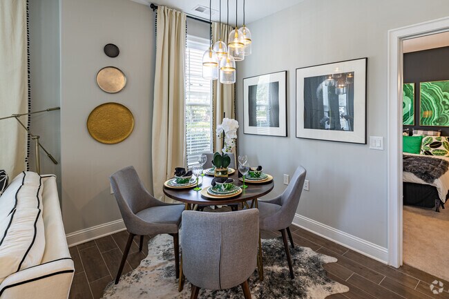 2BR, 2BA - 1,010 - The Imperial I - Dining Room