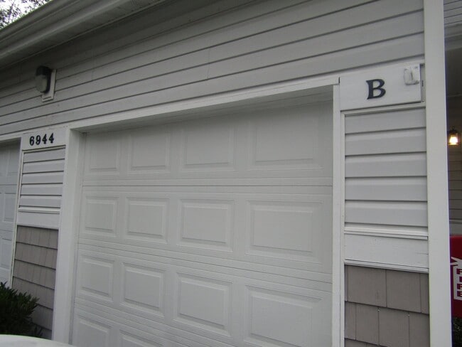 Photo - 2 Bed 2.5 Bath Townhouse with Lake access