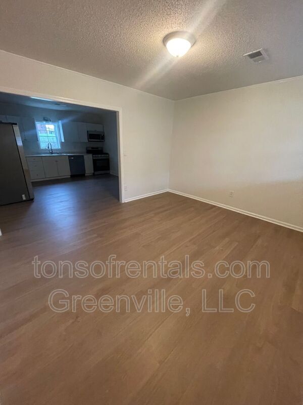 Photo - 521 W Robinson St