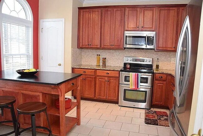 Discover Potential: Expansive 2,439 Sq Ft Space in Vibrant Nashville Locale!