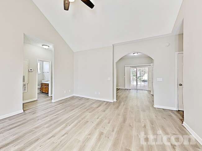 Photo - 407 Barking Dr