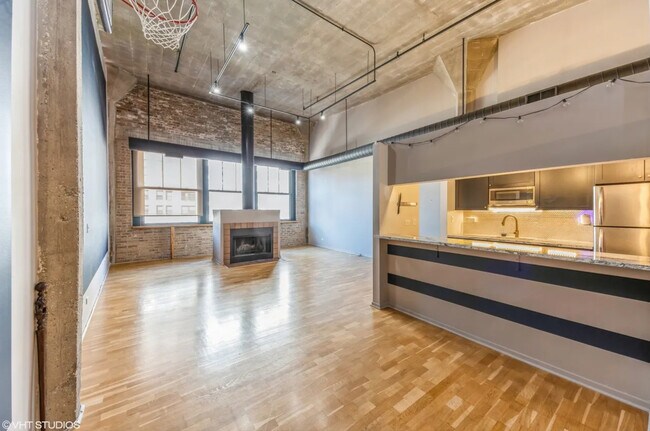 Photo - 621 S Plymouth Ct