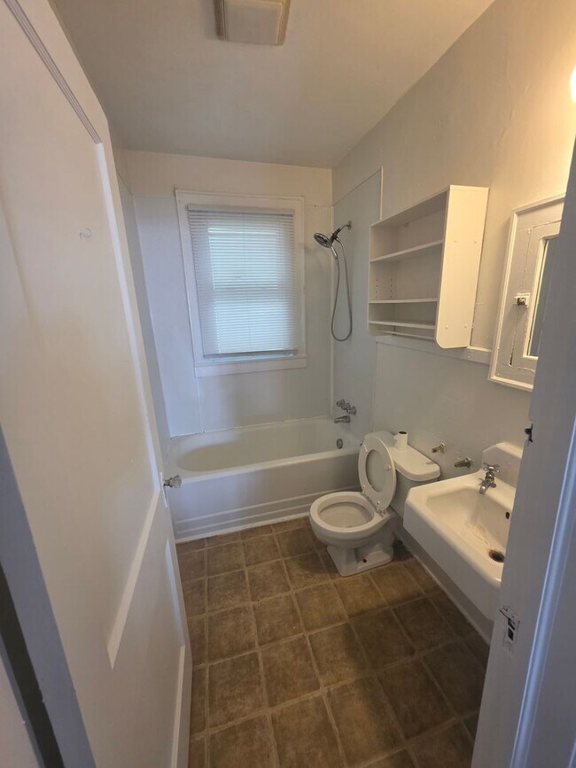 Photo - 121 S Poplar St Unidad 121
