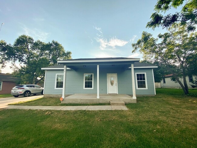 Photo - 153 Ivy Ave House