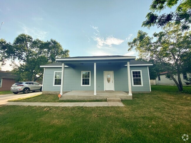 Building Photo - 153 Ivy Ave Rental