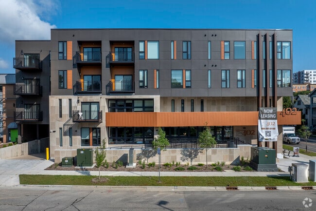 Photo - 402 W Wilson Street