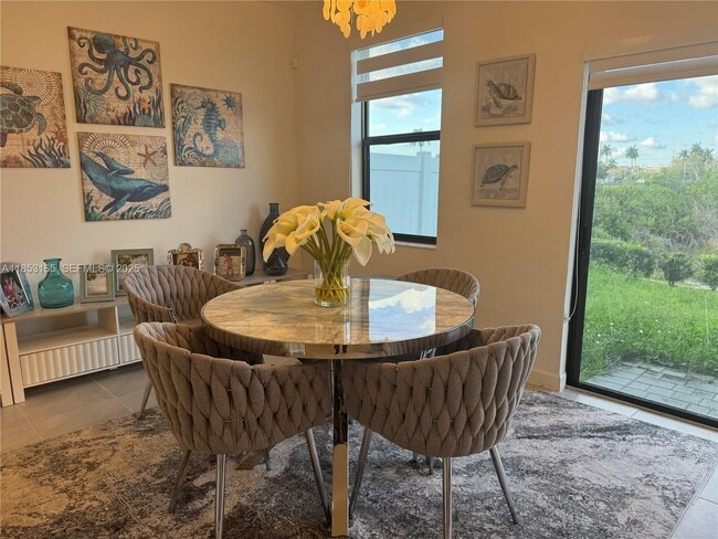 Photo - 631 NW 204th St