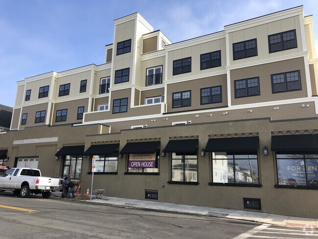 Building Photo - 375 Main St Unit 204 Rental