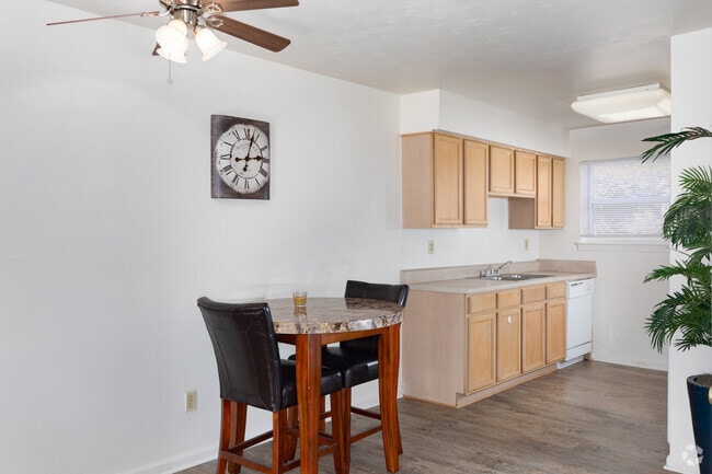 2BR, 1BA - 840SF-Dining Area