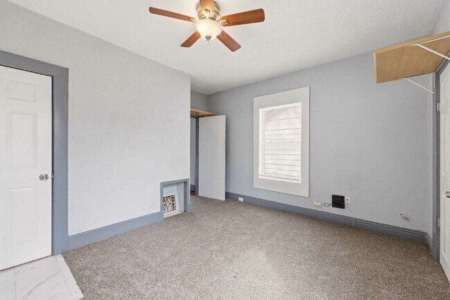 Photo - 1 Bed 1 Bath in Delmar Parkway! Unit A