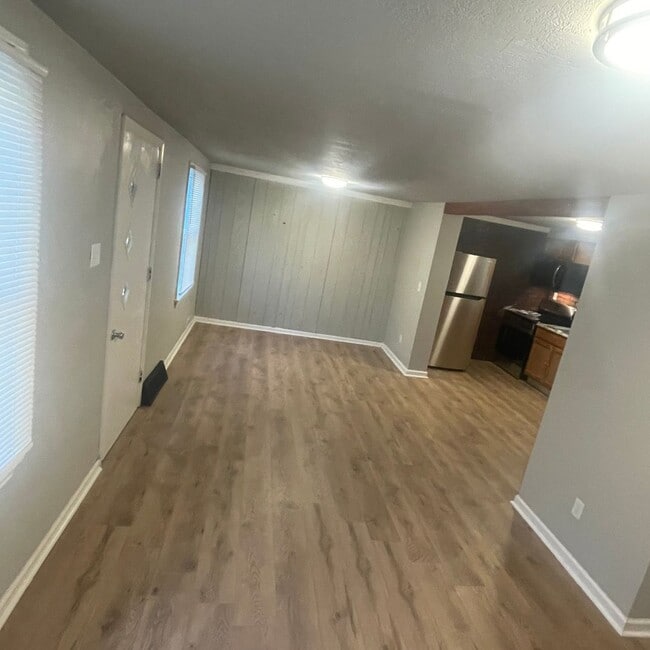 Photo - 243 James St