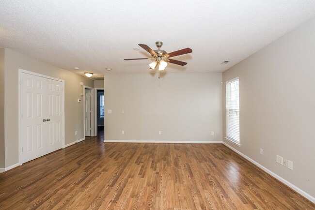 2002 Great Falls Dr