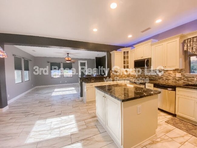 Photo - 21088 W Maiden Ln