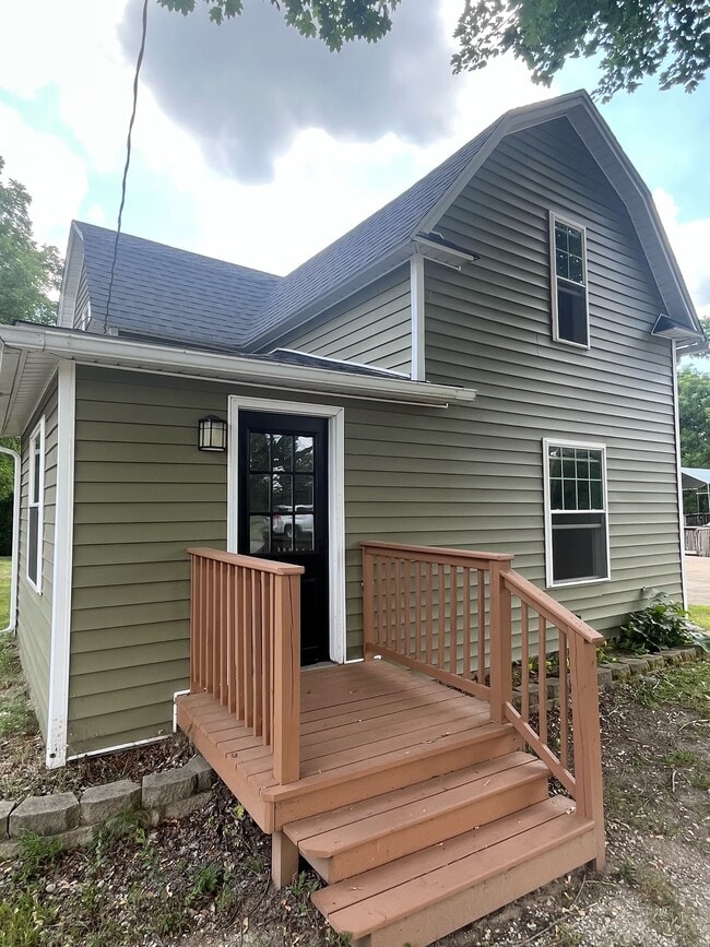 Building Photo - 309 W Hwy St Rental