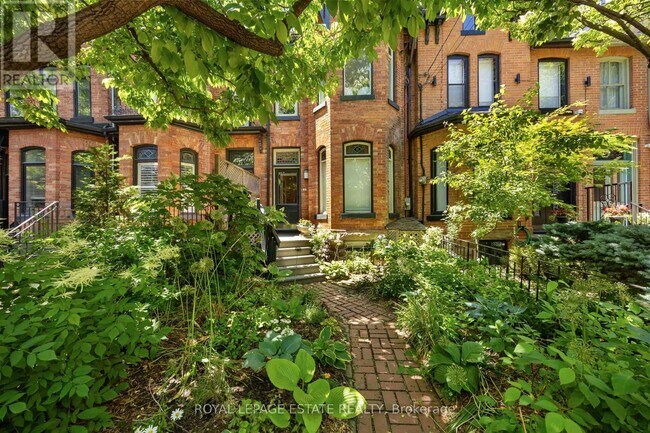 Photo - 100 Seaton St