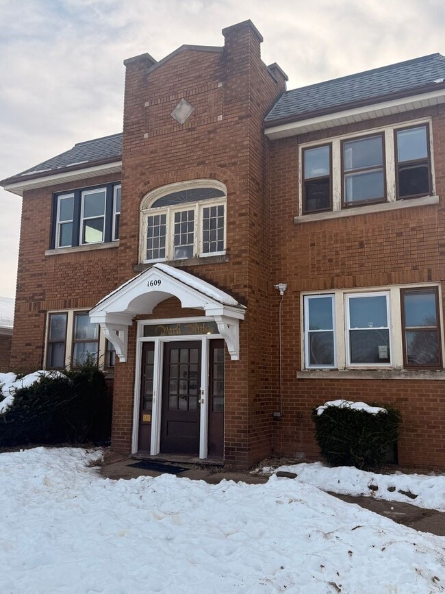 Building Photo - 1609 17th Ave Unit 2E