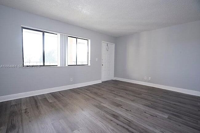 Photo - 1727 Meadows Cir W Unit 1727