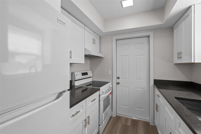 1150 E Sample Rd Unit 202