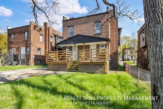 Building Photo - 3241 Sycamore Rd Unit 2