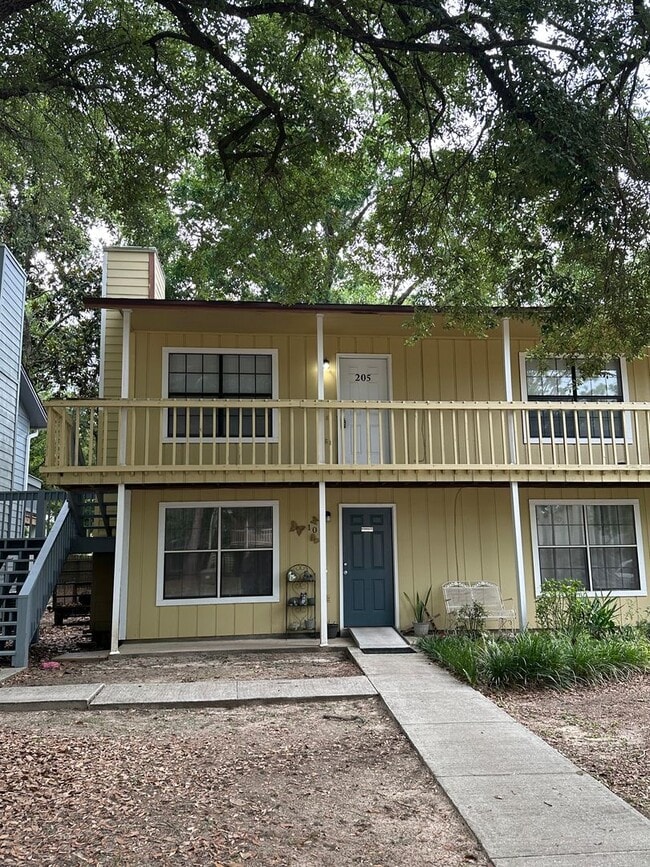 Convenient Northeast location! - Convenient Northeast location! House