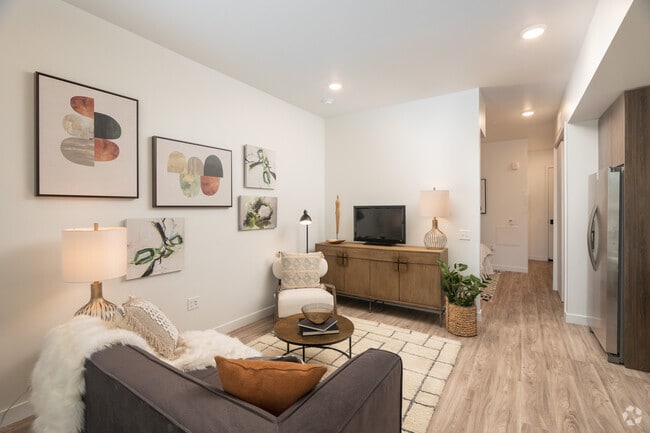1BR, 1BA - 549SF