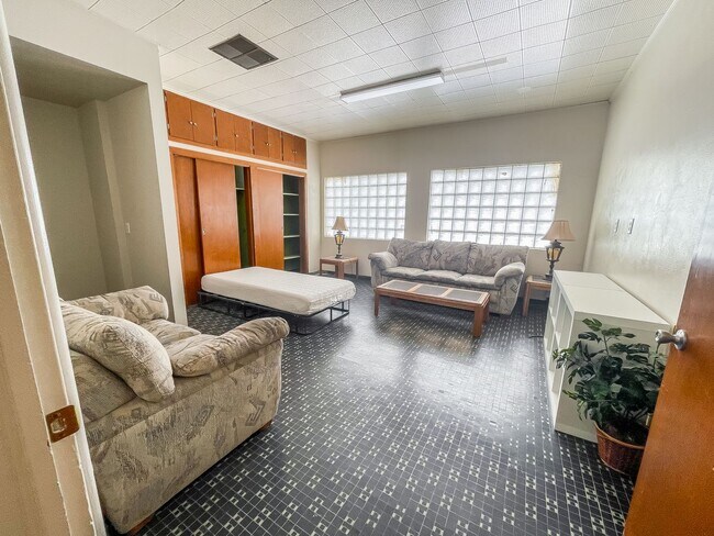 Photo - 13 Bedrooms 3 Bathrooms for rent in LOVING NM