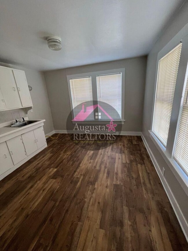 Photo - Adorable One Bedroom Duplex! Unidad 609 EN15th Apt B