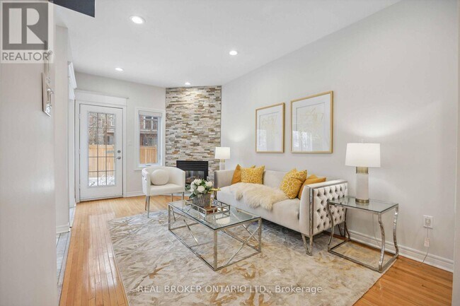 Photo - 255 Shaftsbury Ave