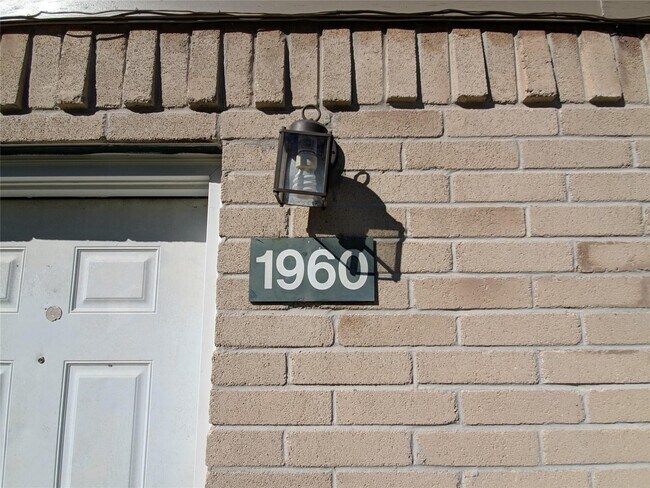 Photo - 1960 Upland Dr