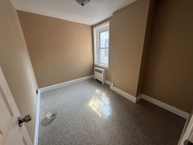 Photo - 637 N 6th St