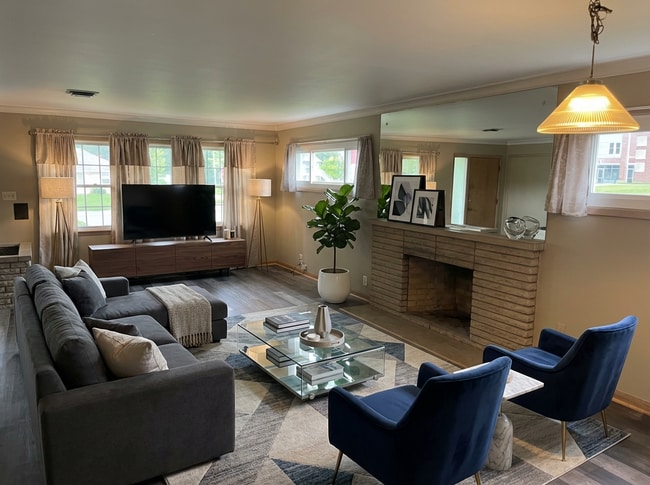 Photo - 1420 W University Ave