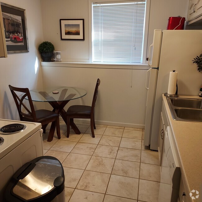 Building Photo - 850 Highland Dr Unit 4 Rental