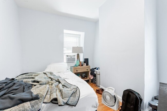 Photo - 651 E 7th St Unit 2