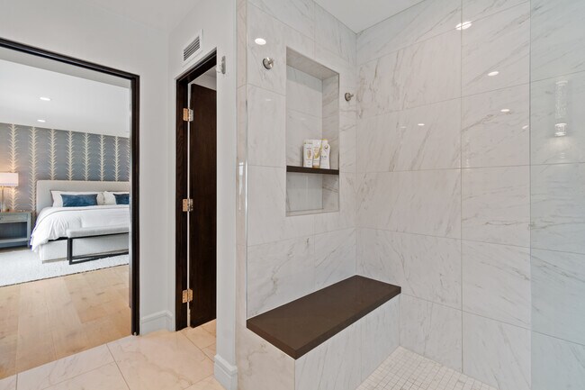 Photo - 802 Bard St
