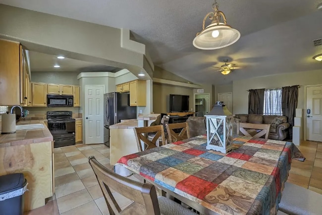 Photo - 2598 Rainbow Ave N