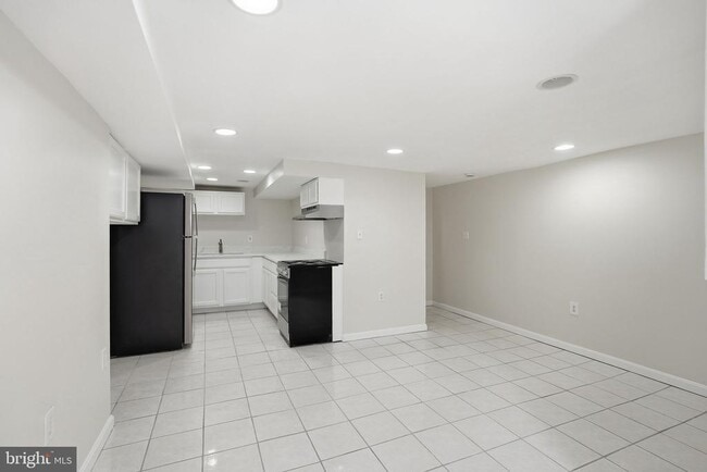 Building Photo - 58 Quincy Pl NE Unit 1