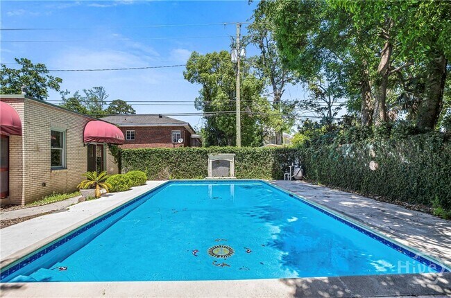 Photo - 624 E Victory Dr