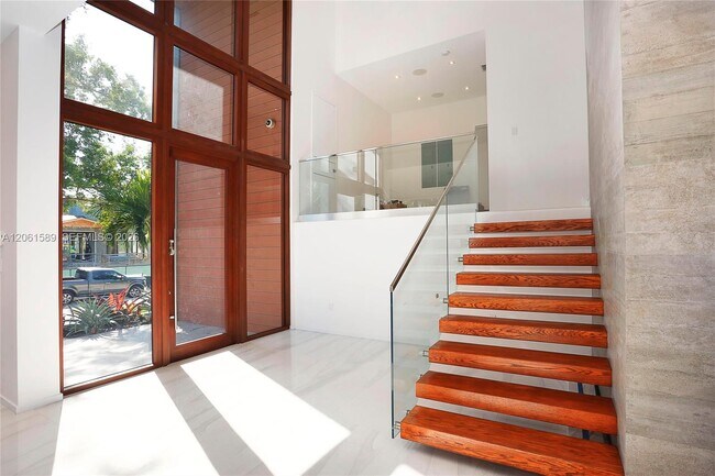 Photo - 121 Buttonwood Dr